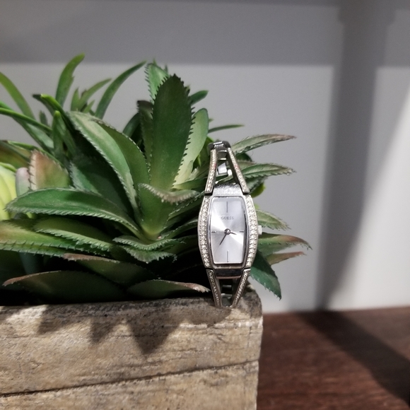 ⌚GUESS BRACELET WATCH - Picture 6 of 8